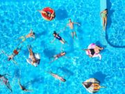 Fluidra i European Aquatics amplien l’accés a la natació amb piscines mòbils